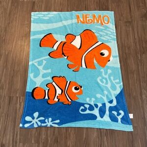 Vintage Nemo Throw Blanket